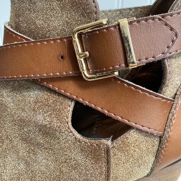 Brown ankle bootie with buckle - Picture 3 of 5